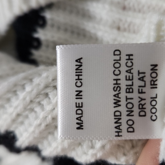 Black and white sweater size small from lumière - Picture 5 of 5